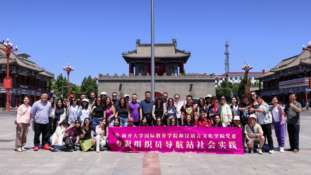 向全体师生致以新学期的问候